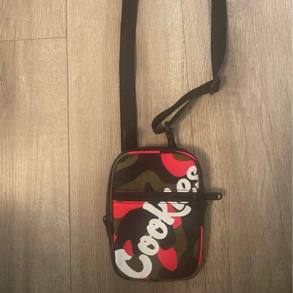 COOKIES ORIGINAL LOGO HONEYCOMB UTILITY BAG